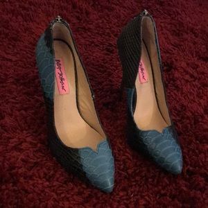 Betsey Johnson snake print heels